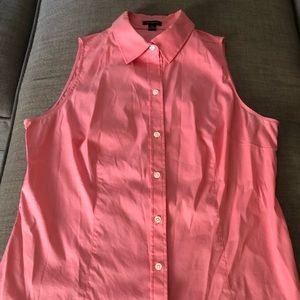 Ann Taylor Sleeveless Button Down - L